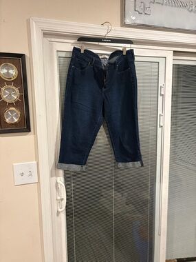 Levi's Dark Blue Capris Jeans